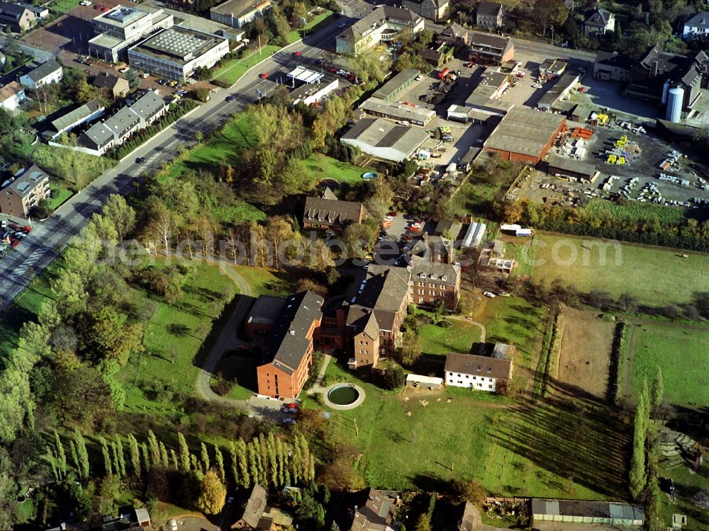 Neukirchen-Vluyn from above - Buildings of the Childrens and Youth Home Haus Elim in the district Neukirchen in Neukirchen-Vluyn in the state North Rhine-Westphalia