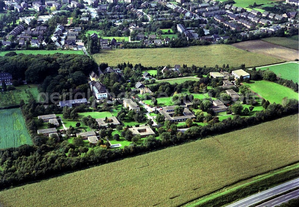 Aerial image Neukirchen-Vluyn - Buildings of the Childrens and Youth Home Neukirchener Berufskolleg | Neukirchener Erziehungsverein Heckrathstrasse in Neukirchen-Vluyn in the state North Rhine-Westphalia