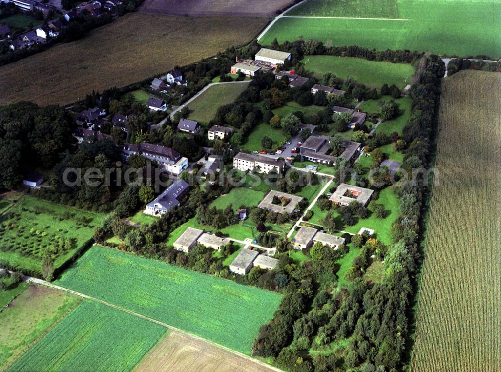 Neukirchen-Vluyn from the bird's eye view: Buildings of the Childrens and Youth Home Neukirchener Berufskolleg | Neukirchener Erziehungsverein Heckrathstrasse in Neukirchen-Vluyn in the state North Rhine-Westphalia