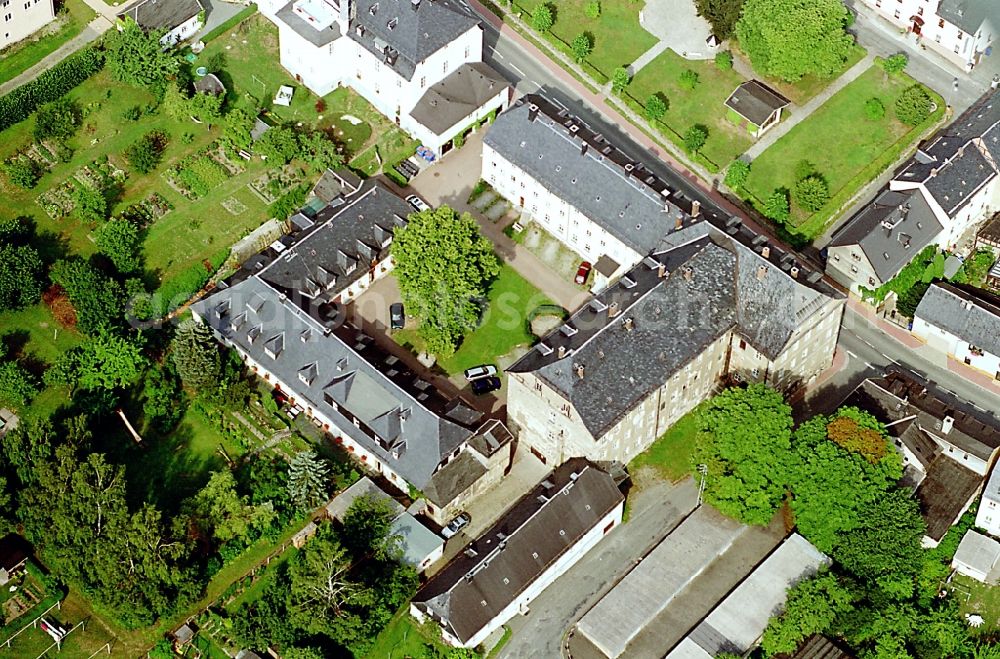 Ebersdorf from the bird's eye view: Buildings of the Childrens and Youth Home Ruestzeitenheim Sonnenschein in Ebersdorf in the state Thuringia, Germany