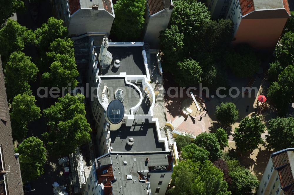 Aerial photograph Berlin - Building the KITA day nursery Emser Strasse e. V. on Emser Strasse in the district Neukoelln in Berlin, Germany