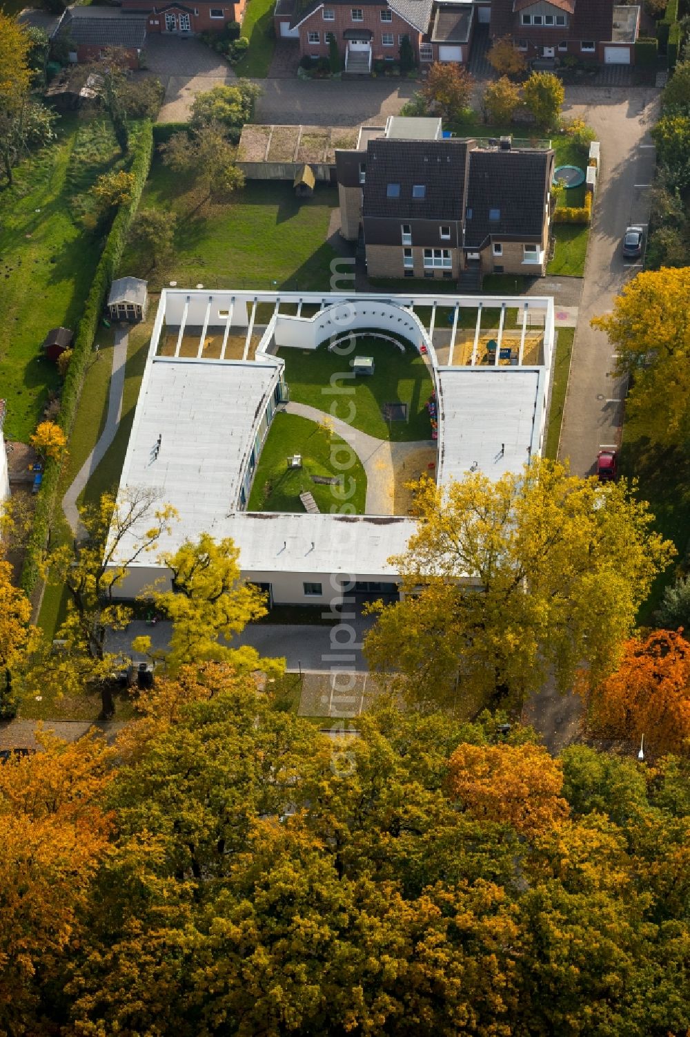 Hamm from above - Building the KITA day nursery garden on Kurpark in Hamm in the state North Rhine-Westphalia