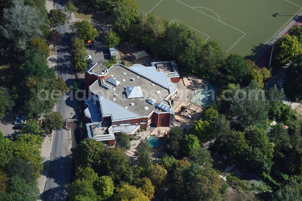 Berlin from the bird's eye view: Building the KITA day nursery on Reamurstrasse in the district Lichterfelde in Berlin, Germany