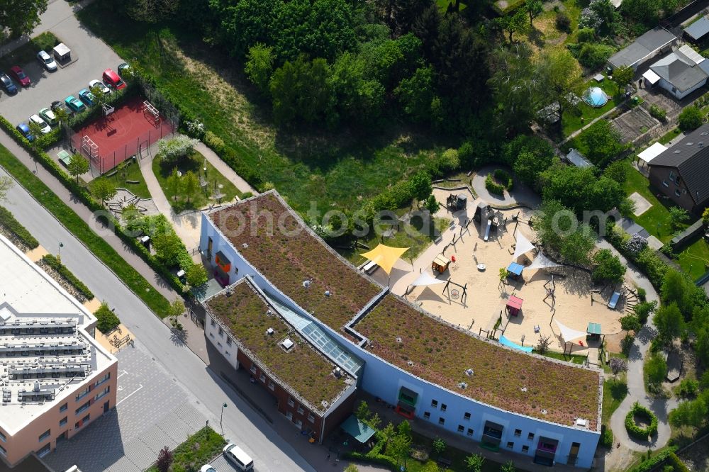 Bernau from the bird's eye view: Building the KITA day nursery Schoenower Heideknirpse on Heidestrasse in the district Schoenow in Bernau in the state Brandenburg, Germany