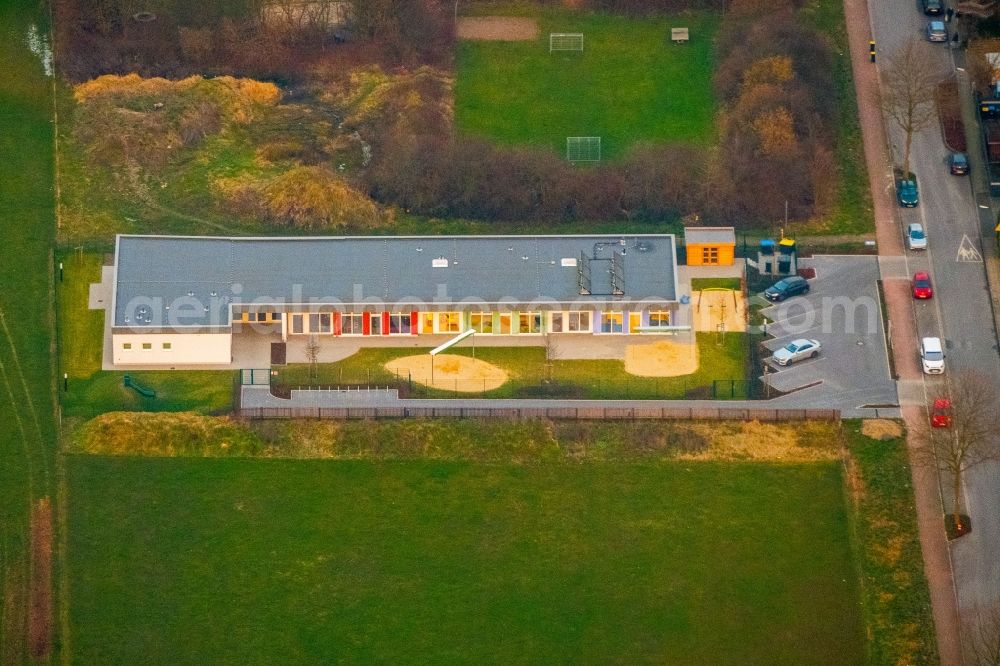 Aerial image Bergkamen - Building the KITA day nursery Staedt. Kindergarten Mitte Kleine Strolche on Eichendorffstrasse in Bergkamen in the state North Rhine-Westphalia, Germany