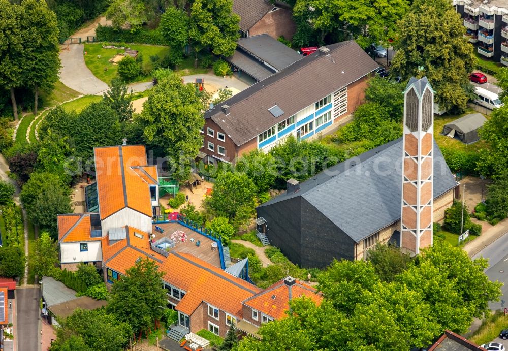 Aerial photograph Heiligenhaus - Building the KITA Daycare - Nursery Steppkeshaus in Heiligenhaus in North Rhine-Westphalia. In the foreground the Catholic Rectory St. Ludger