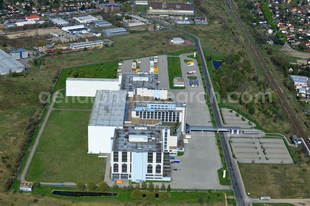 Falkensee from the bird's eye view: Building Complex of Herlitz works by Pelican International and the e-commerce center in Falkensee in Brandenburg