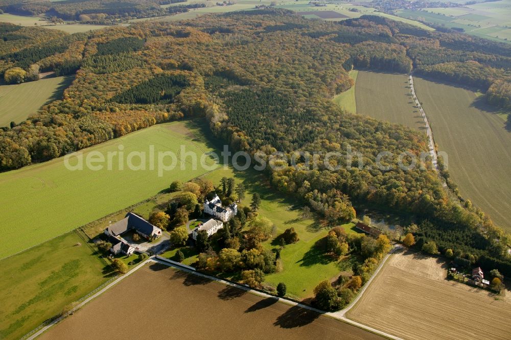 Aerial photograph Anröchte - Mellrich - Buildings of the castle Eggeringhausen in Anroechte - Mellrich in North Rhine-Westphalia