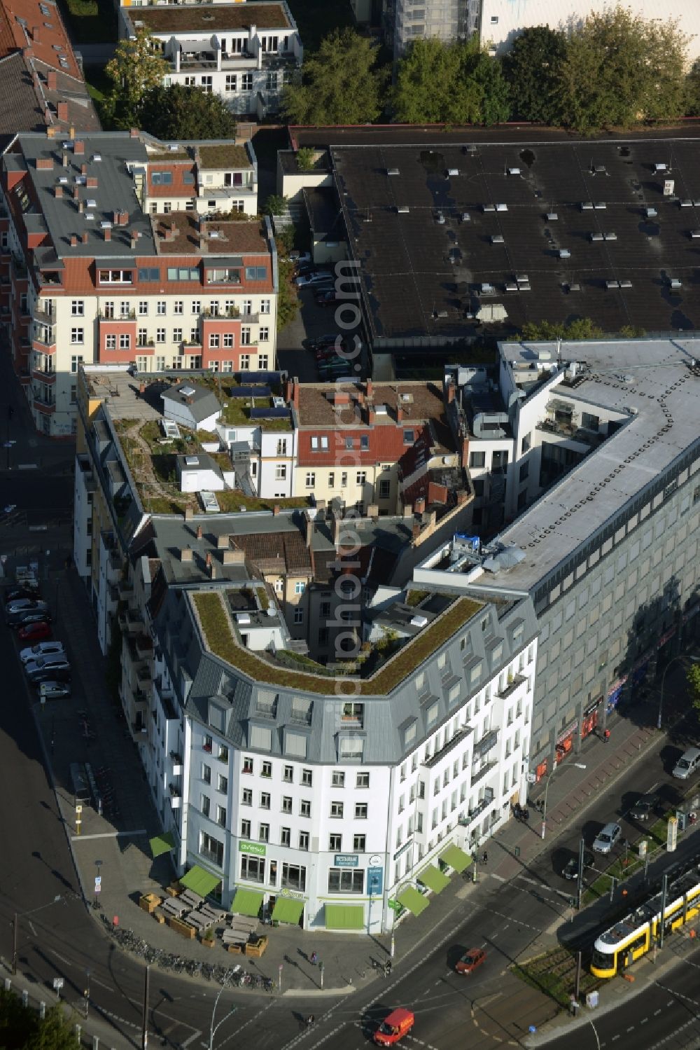 Aerial photograph Berlin - View on the building complex including office and business buildings between the Warschauer Strasse, Revaler Strasse and the Marchlewskistrasse in Berlin in Germany