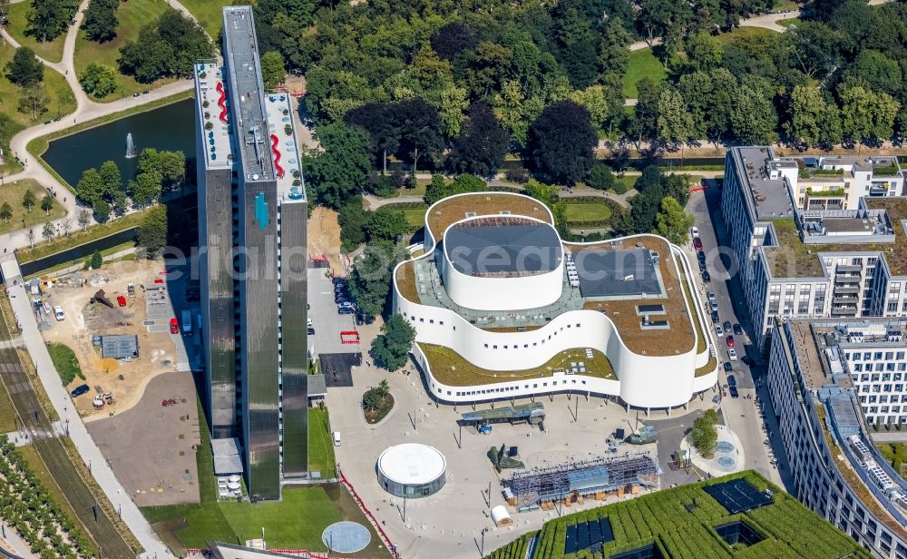 Düsseldorf from the bird's eye view: Building of the concert hall and theater playhouse in Duesseldorf at Ruhrgebiet in the state North Rhine-Westphalia, Germany