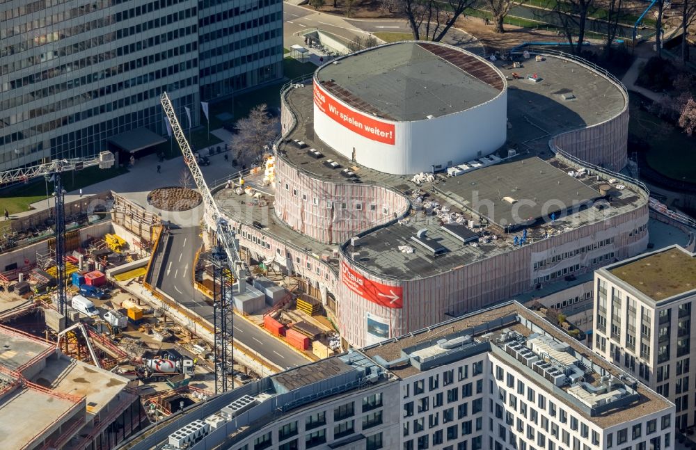 Aerial image Düsseldorf - Building of the concert hall and theater playhouse in Duesseldorf in the state North Rhine-Westphalia, Germany