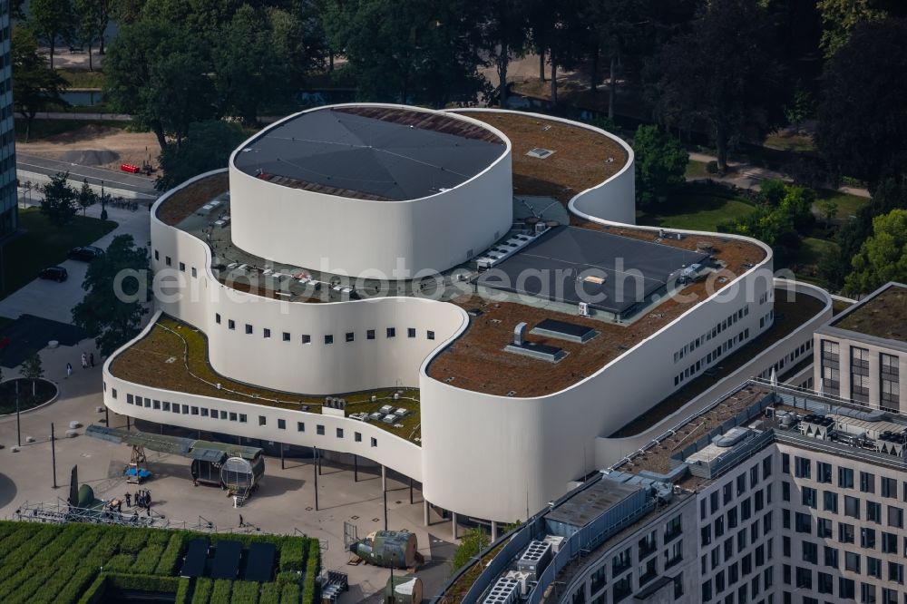 Düsseldorf from the bird's eye view: Building of the concert hall and theater playhouse in Duesseldorf in the state North Rhine-Westphalia, Germany