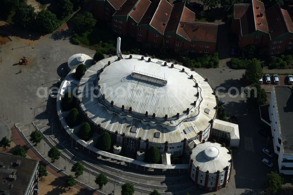 Aerial photograph Itzehoe - Building of the concert hall and theater playhouse in Itzehoe in the state Schleswig-Holstein