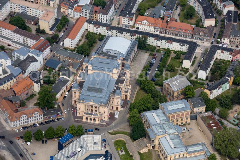 Schwerin from the bird's eye view: Building of the concert hall and theater playhouse in Schwerin in the state Mecklenburg - Western Pomerania, Germany