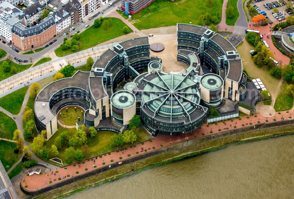 Aerial photograph Düsseldorf - Building of parliament to the seat of the state government and the country's parliament on the banks of the river Rhine in Dusseldorf in North Rhine-Westphalia NRW