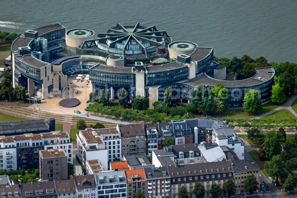 Aerial image Düsseldorf - Building of parliament to the seat of the state government and the country's parliament on the banks of the river Rhine in Dusseldorf in North Rhine-Westphalia NRW