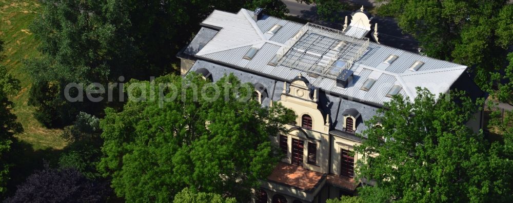 Aerial photograph Werneuchen - Building of the empty castle Werneuchen in the park of the same city in the state of Brandenburg