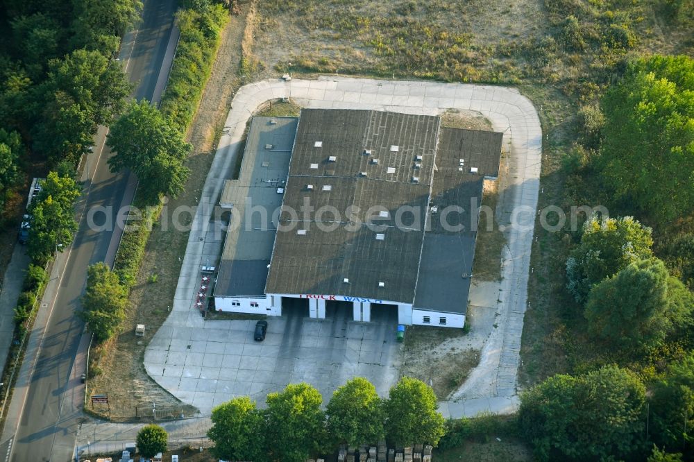 Fredersdorf-Vogelsdorf from above - Car wash building on Fredersdorfer Strasse in the district Vogelsdorf in Fredersdorf-Vogelsdorf in the state Brandenburg, Germany