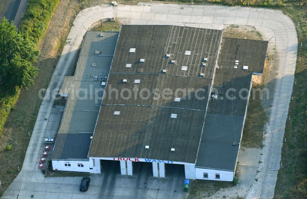 Aerial image Fredersdorf-Vogelsdorf - Car wash building on Fredersdorfer Strasse in the district Vogelsdorf in Fredersdorf-Vogelsdorf in the state Brandenburg, Germany