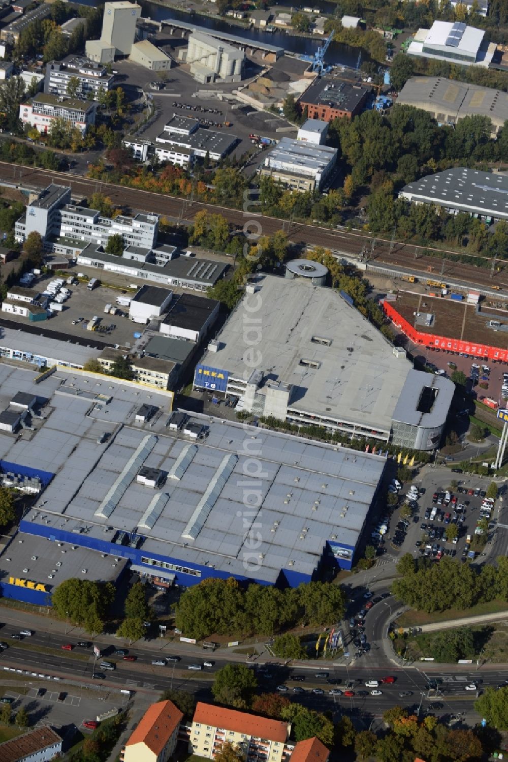 Aerial photograph Berlin - Building of the store - furniture market IKEA Einrichtungshaus Berlin-Spandau in Berlin in Germany