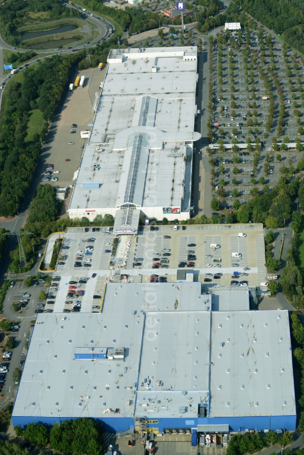 Chemnitz from the bird's eye view: Building of the store - furniture market IKEA Einrichtungshaus im Neefepark in Chemnitz in the state Saxony