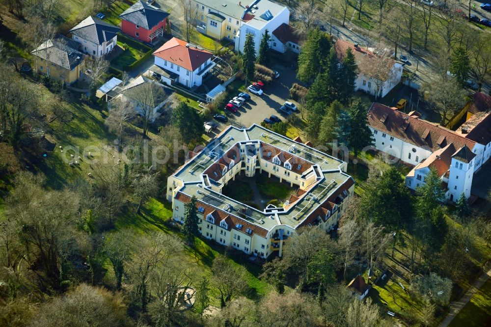 Aerial image Berlin - Building of a multi-family residential building overlooking the formerly monastery and today's seat of the orthodox community Gemeinde der Heiligen Isidor Alt-Lankwitz in the district Lankwitz in Berlin, Germany