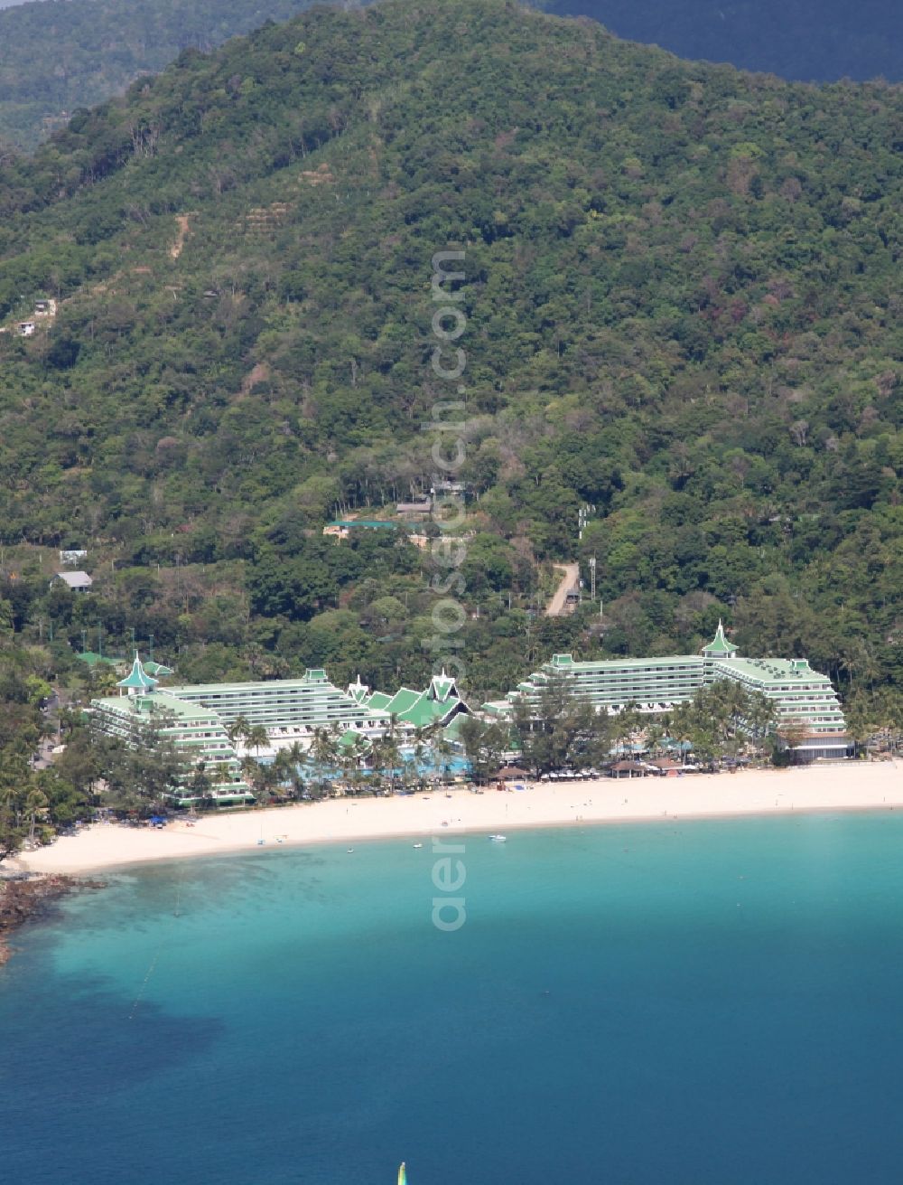 Aerial photograph Karon - The Le Meridian Beach Hotel near Karon town on the island of Phuket in Thailand has its own sandy beach in an exclusive bay