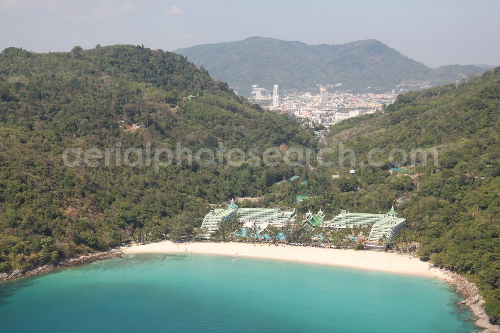 Karon from the bird's eye view: The Le Meridian Beach Hotel near Karon town on the island of Phuket in Thailand has its own sandy beach in an exclusive bay