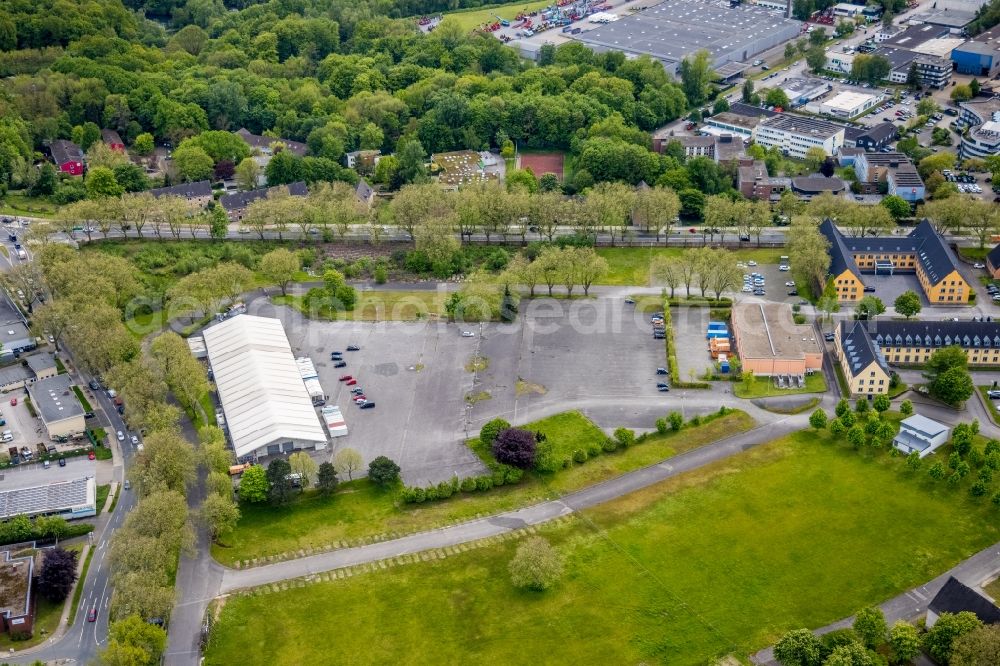 Aerial photograph Essen - Building of the outlet stores MEDION Fabrikverkauf on Schoenscheidtstrasse in Essen at Ruhrgebiet in the state North Rhine-Westphalia, Germany