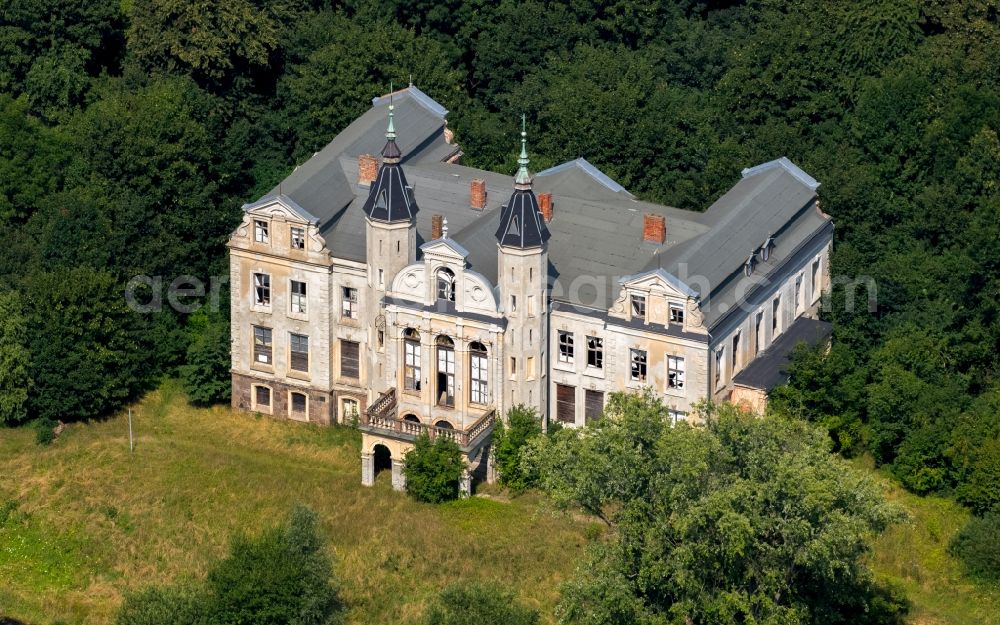 Penzlin from the bird's eye view: Buildings and parks at the former mansion Mallin in the district Mallin in Penzlin in the state Mecklenburg - Western Pomerania