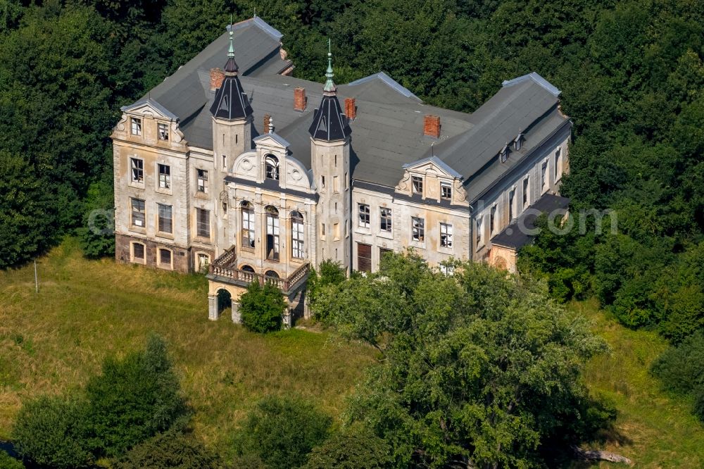 Aerial image Penzlin - Buildings and parks at the former mansion Mallin in the district Mallin in Penzlin in the state Mecklenburg - Western Pomerania