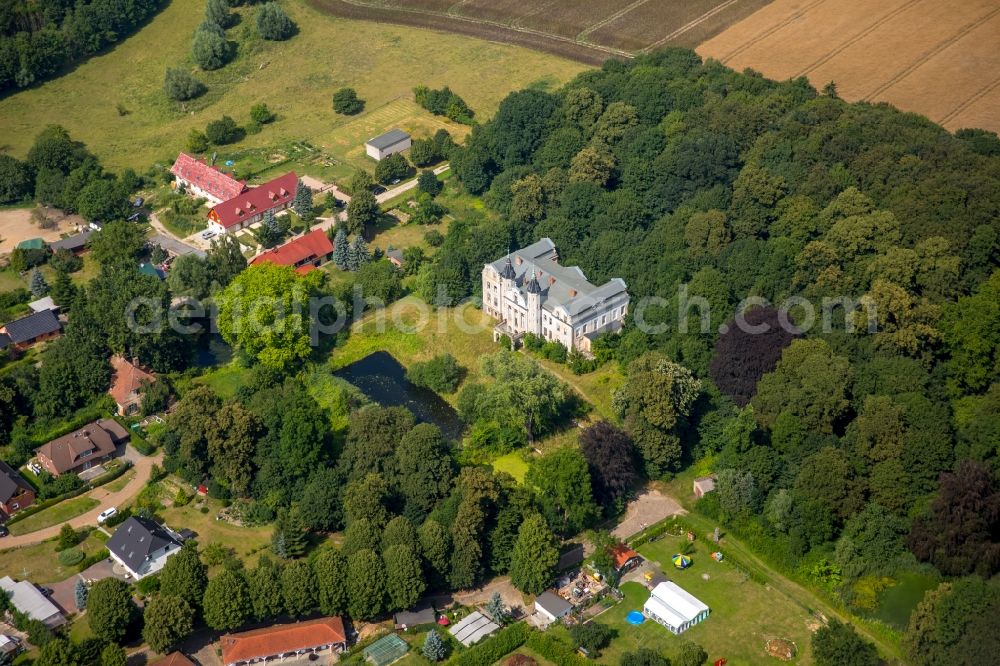 Aerial photograph Penzlin - Buildings and parks at the former mansion Mallin in the district Mallin in Penzlin in the state Mecklenburg - Western Pomerania