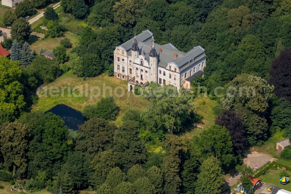 Aerial image Penzlin - Buildings and parks at the former mansion Mallin in the district Mallin in Penzlin in the state Mecklenburg - Western Pomerania