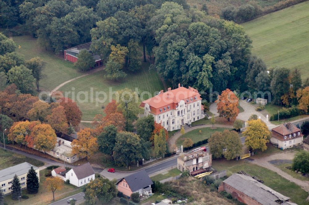 Jüterbog from above - Buildings and parks at the mansion of the farmhouse in Jueterbog in the state Brandenburg