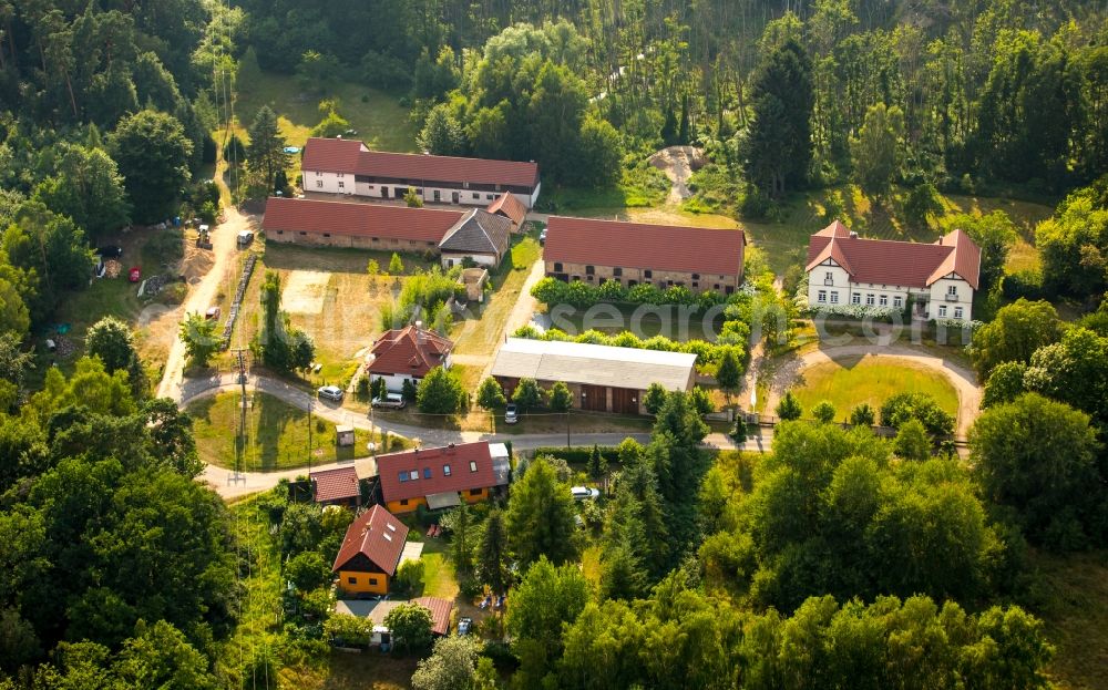 Aerial photograph Neu-Drosedow - Buildings and park of the farmhouse mansion Gut Drosedow in Neu-Drosedow in the state of Mecklenburg - Western Pomerania