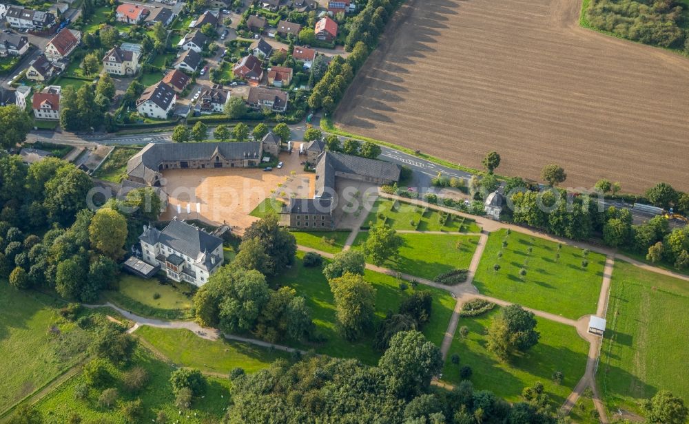 Aerial photograph Holzwickede - Buildings and parks at the mansion of the farmhouse Haus Opherdicke in Holzwickede in the state North Rhine-Westphalia, Germany