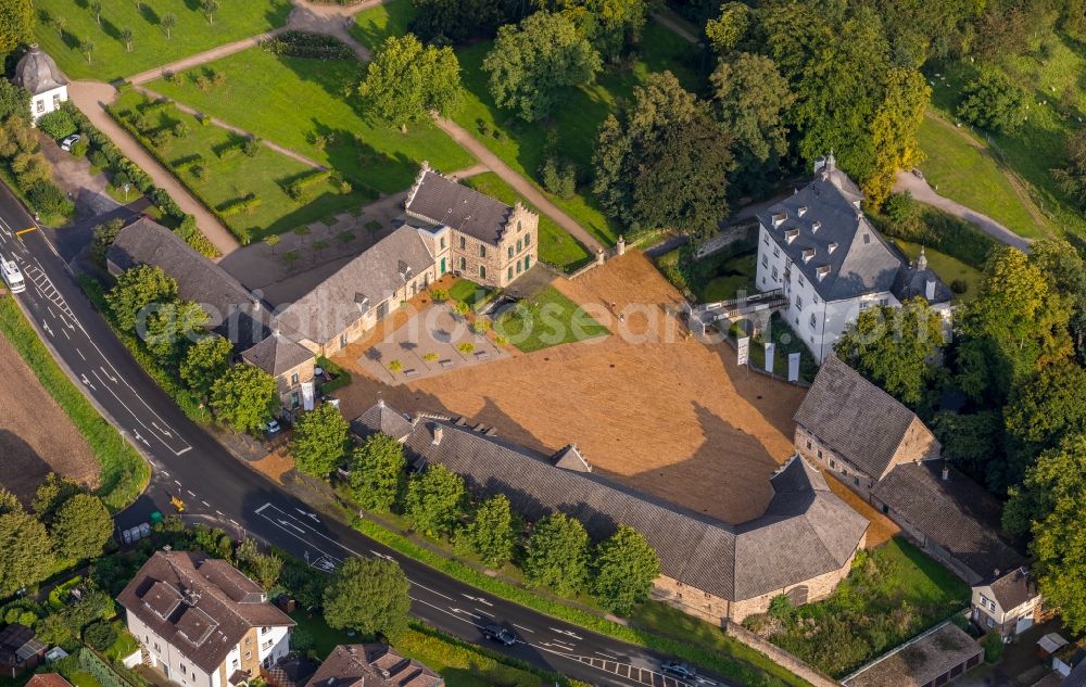 Holzwickede from the bird's eye view: Buildings and parks at the mansion of the farmhouse Haus Opherdicke in Holzwickede in the state North Rhine-Westphalia, Germany