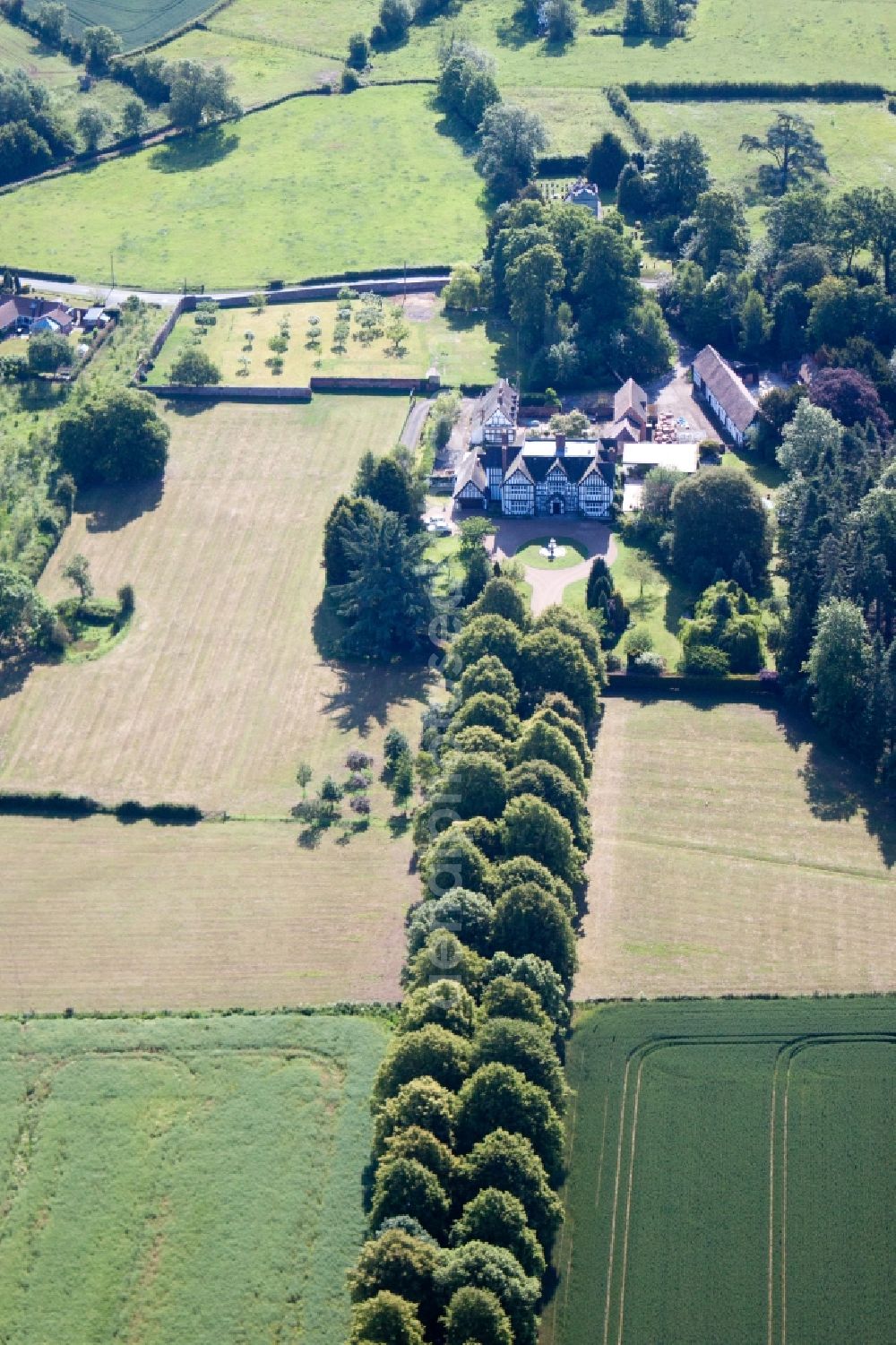 Earl's Croome from the bird's eye view: Buildings and parks at the mansion of the farmhouse in Earl's Croome in England, United Kingdom