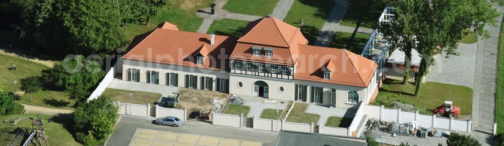 Aerial photograph Großdeuben - Buildings and parks at the mansion of the farmhouse in Grossdeuben in the state Saxony