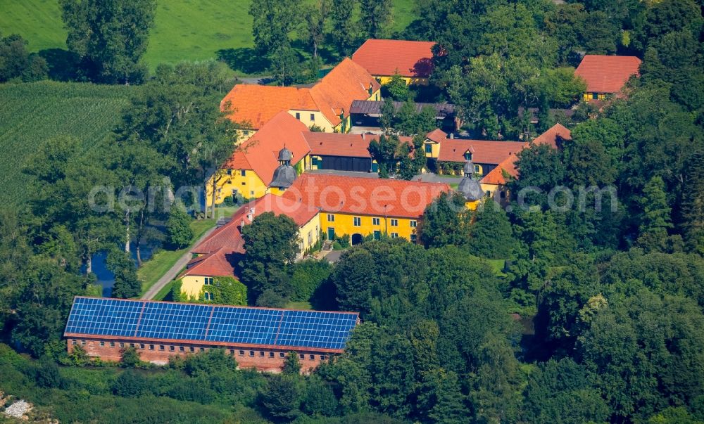 Rödinghausen from above - Buildings and parks at the mansion of the farmhouse Gut Boeckel in Roedinghausen in the state North Rhine-Westphalia. The former home of a knight is now among others used as an event Location