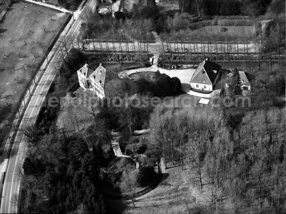 Xanten from above - Buildings and parks at the mansion of the farmhouse Balken in Xanten in the state North Rhine-Westphalia, Germany