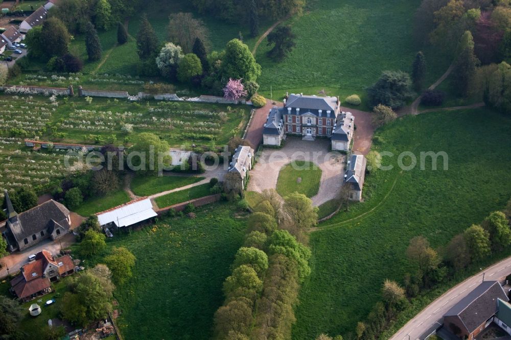 Aerial image Hendecourt-lès-Ransart - Buildings and parks at the mansion of the farmhouse in Hendecourt-lA?s-Ransart in Nord-Pas-de-Calais Picardy, France