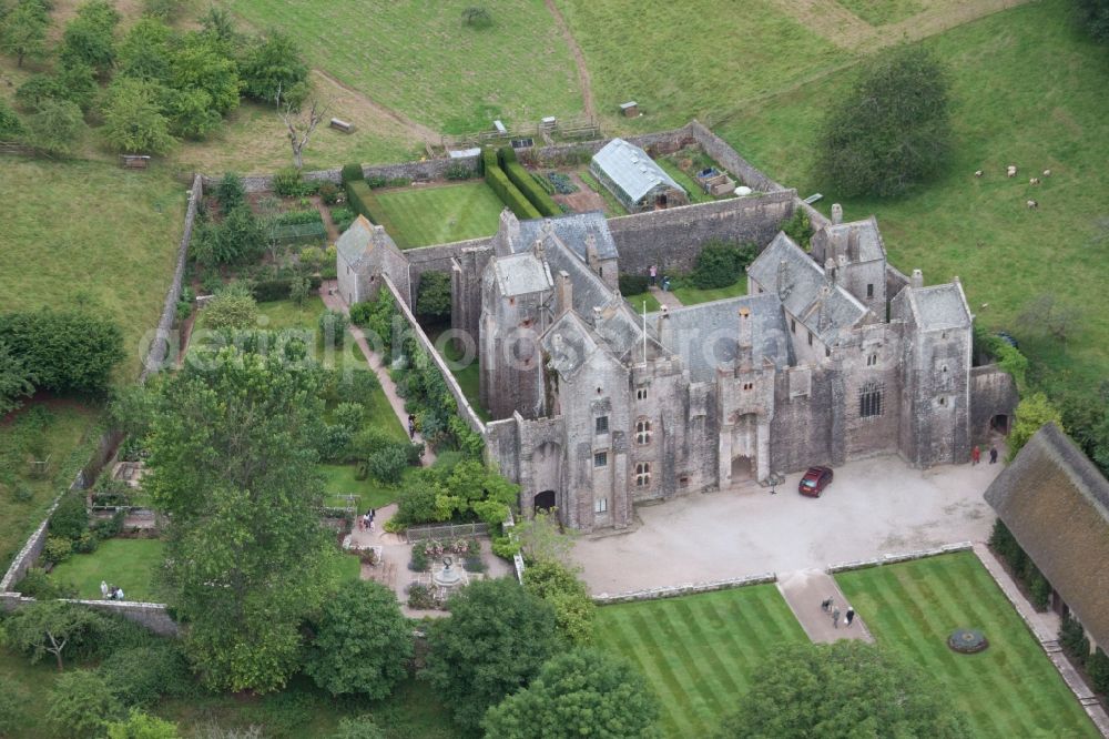 Aerial photograph Compton - Buildings and parks at the mansion of the farmhouse in Compton in England, United Kingdom