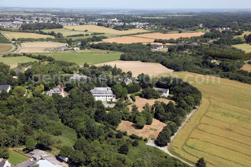 Pleurtuit from the bird's eye view: Buildings and parks at the mansion of the farmhouse in the district Ker Goat in Pleurtuit in Brittany, France