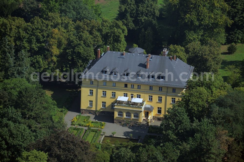 Parthenstein from above - Buildings and parks at the mansion of the farmhouse in Parthenstein in the state Saxony