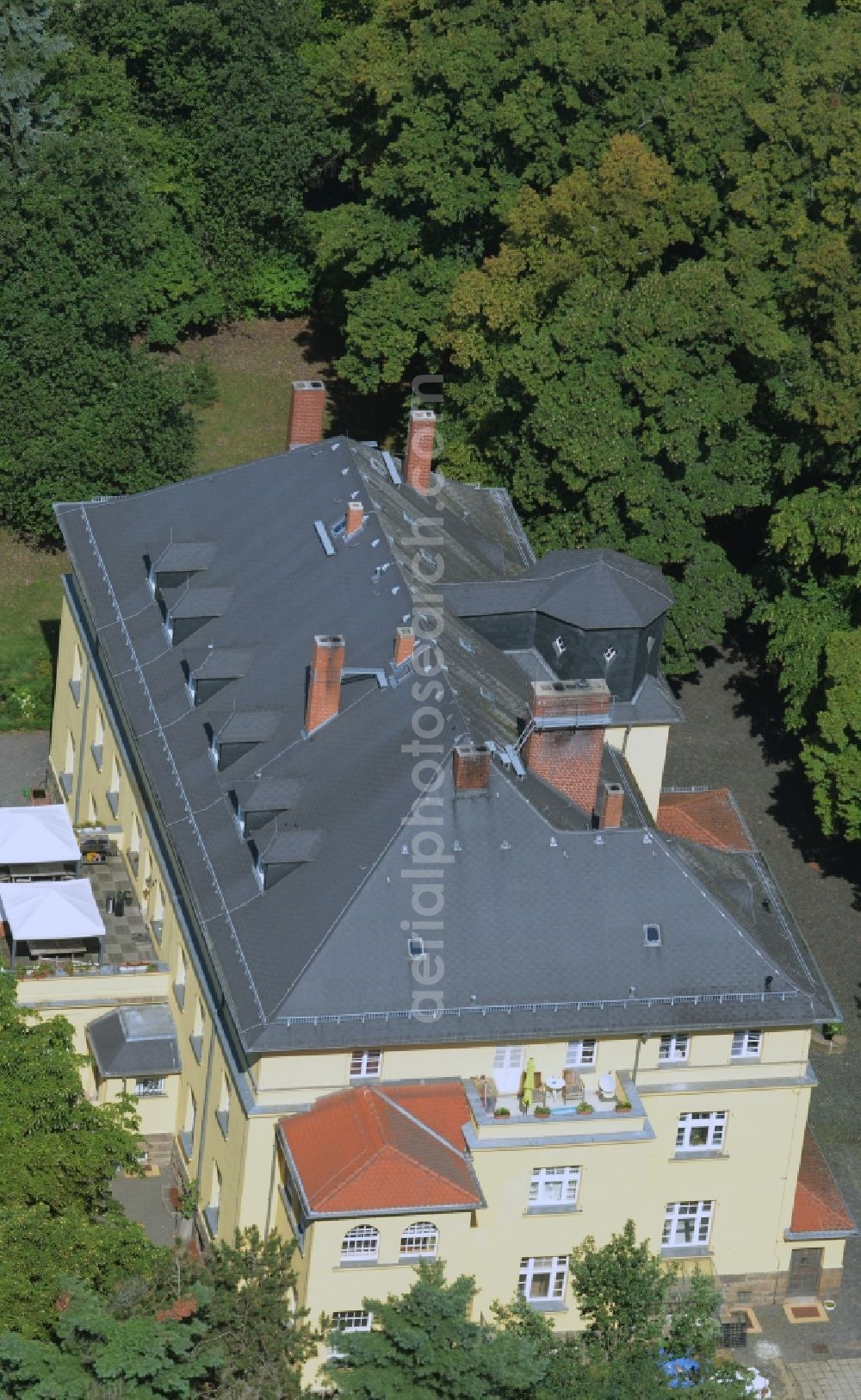 Parthenstein from above - Buildings and parks at the mansion of the farmhouse in Parthenstein in the state Saxony