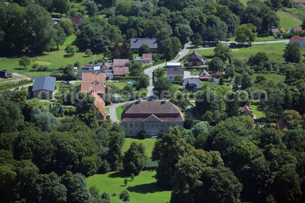 Aerial photograph Rumpshagen - Buildings and parks at the mansion of the farmhouse in Rumpshagen in the state Mecklenburg - Western Pomerania