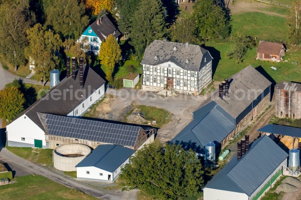 Schederberge from above - Buildings and parks at the mansion of the farmhouse in Schederberge in the state North Rhine-Westphalia