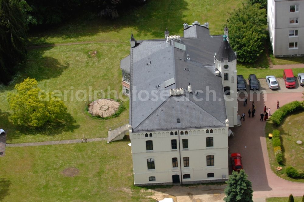 Viecheln from above - Buildings and parks at the mansion of the farmhouse on Schlossstrasse in Viecheln in the state Mecklenburg - Western Pomerania, Germany