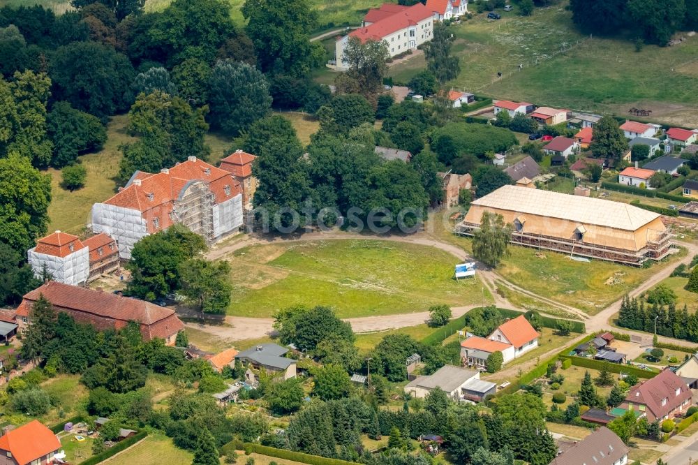 Aerial photograph Kummerow - Buildings and parks at the mansion Schloss Kummerow in the state Mecklenburg - Western Pomerania